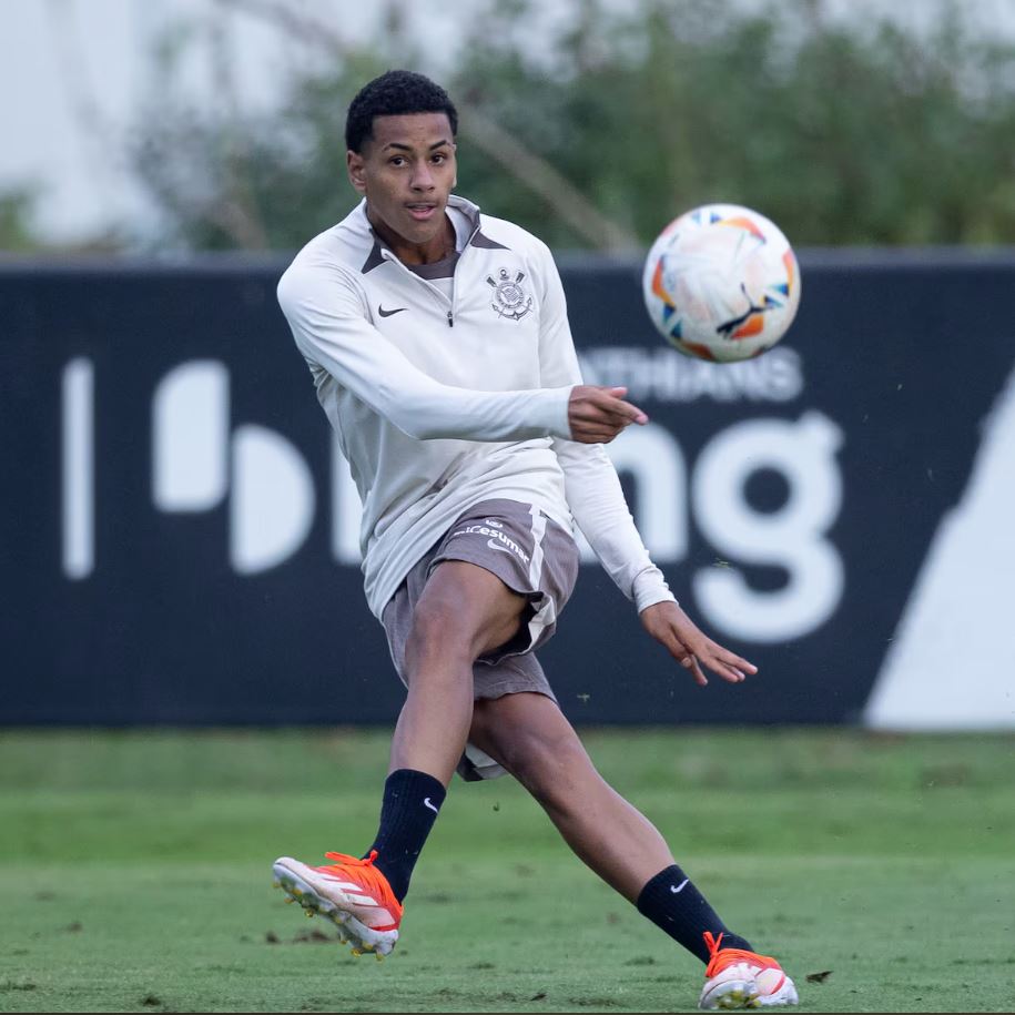 Denner, lateral de 16 anos do Corinthians, está sendo negociado com o Chelsea.