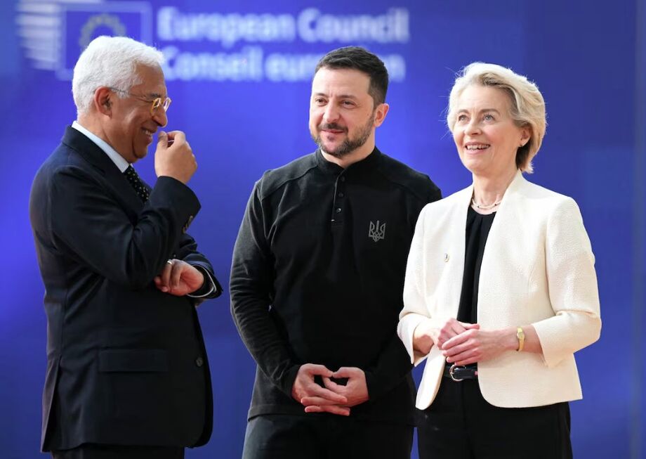 Zelensky ao lado da presidente da Comissão Europeia, Ursula von der Leyen, e do presidente do Conselho Europeu, Antonio Costa