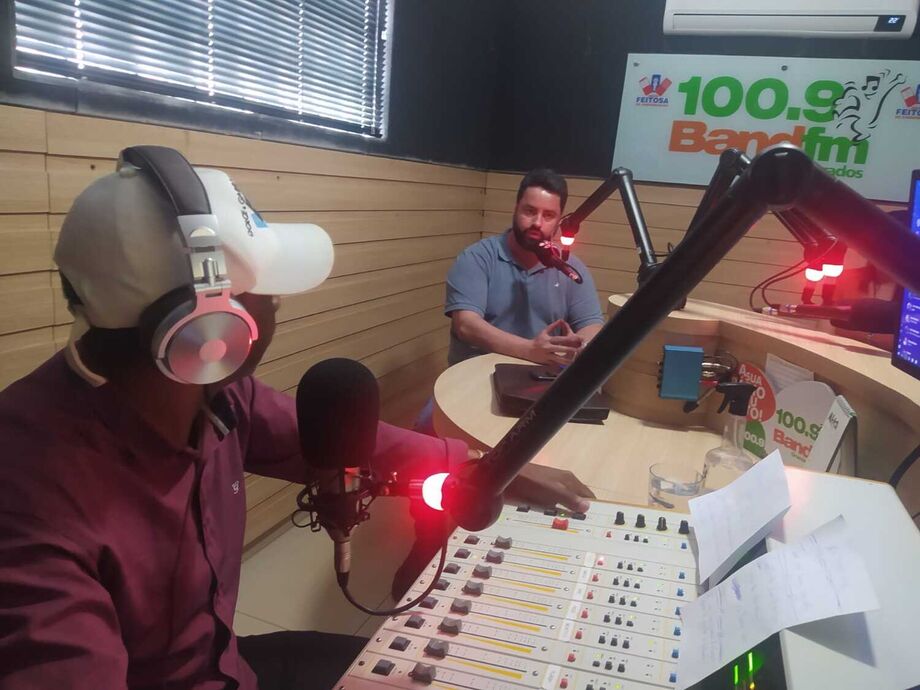 O gerente de Apoio ao Sistema Estadual de Vigilância Sanitária, Matheus Moreira Pirolo em entrevista na Band FM