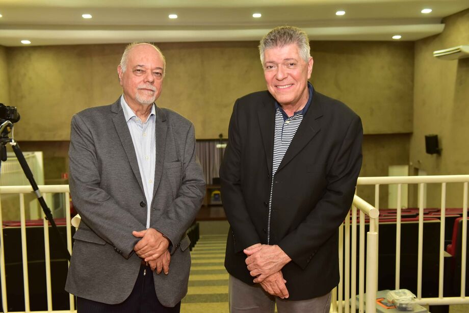 O imortal da ABL Ricardo Cavaliere e o presidente da ASL, Henrique de Medeiros