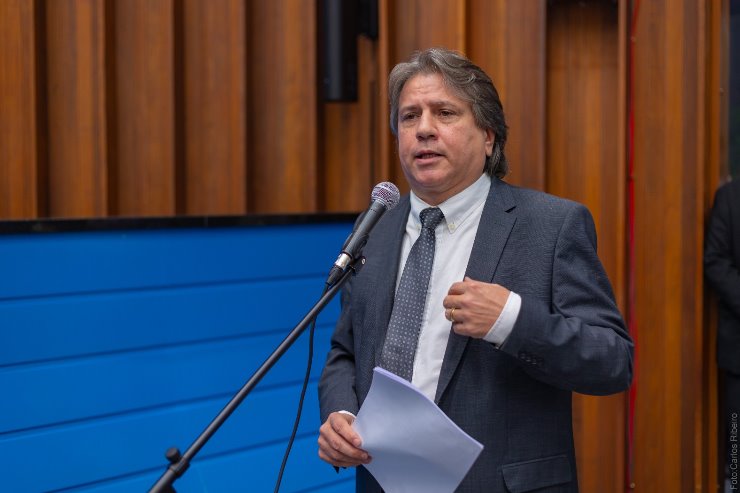 Deputado Caravina cobra digitalização da identidade em MS e pede estrutura igual para todos os municípios, com estações de atendimento completas.