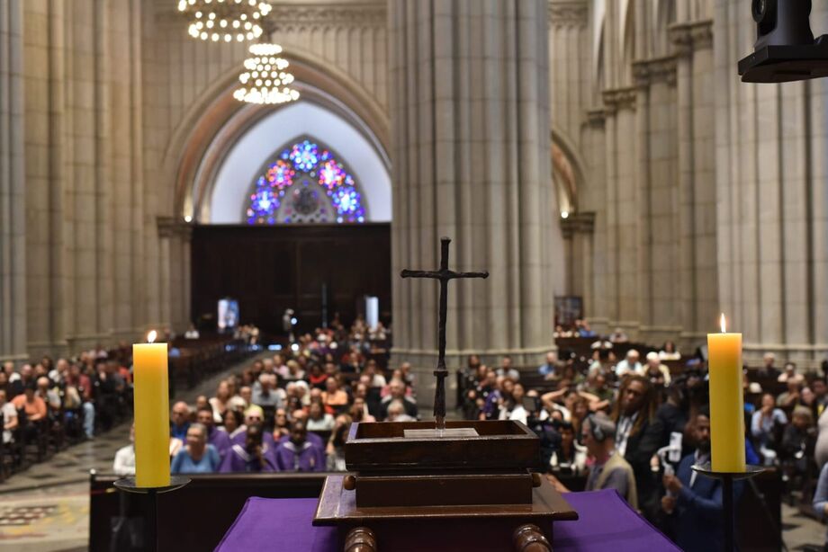 Missa utilizando a cruz da primeira missa realizada no Brasil aconteceu nesta terça-feira, 15, na Catedral da Sé.