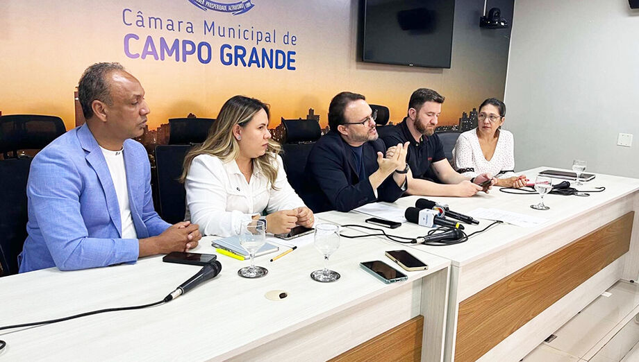 Vereadores durante sessão da CPI na Câmara de Campo Grande, que apura irregularidades no transporte coletivo da Capital