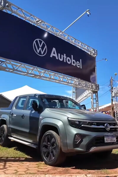 Nova Amarok V6 em destaque no estande da Autobel na Expogrande 2025, em Campo Grande. Concessionária aposta em estrutura completa e atendimento personalizado para atrair público durante a feira.