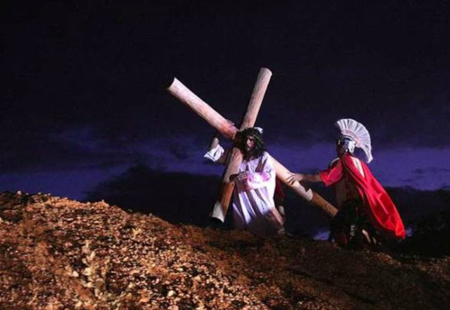 Encenação da Paixão de Cristo em Planaltina, no Distrito Federal: tradição da Semana Santa.