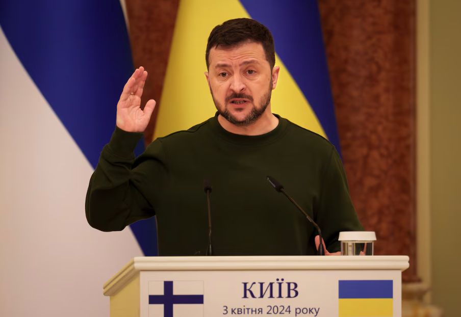 Zelenski critica Otan por reação fraca à Rússia e diz que Trump reconheceu perdas do Kremlin na guerra.