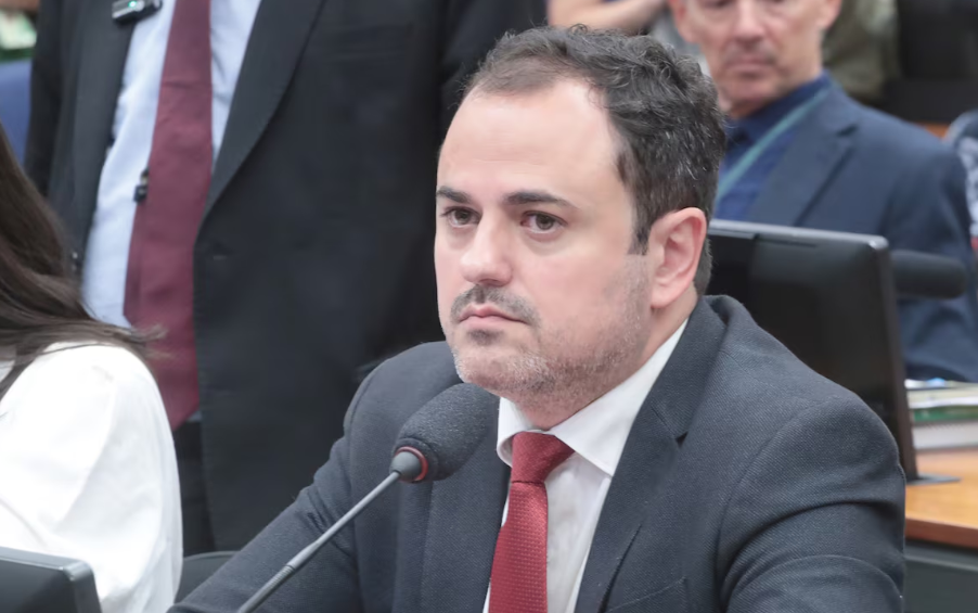 Deputados aprovaram por ampla maioria a suspensão de seis meses do mandato do deputado Glauber Braga.