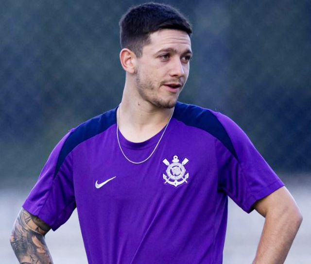 Rodrigo Garro em ação pelo Corinthians; meia é pivô de disputa entre o clube paulista e o Talleres por dívida não paga