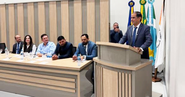 Hélio Acosta (PSDB) tomou posse em Paranhos após vitória em eleição suplementar com mais de 69% dos votos válidos.