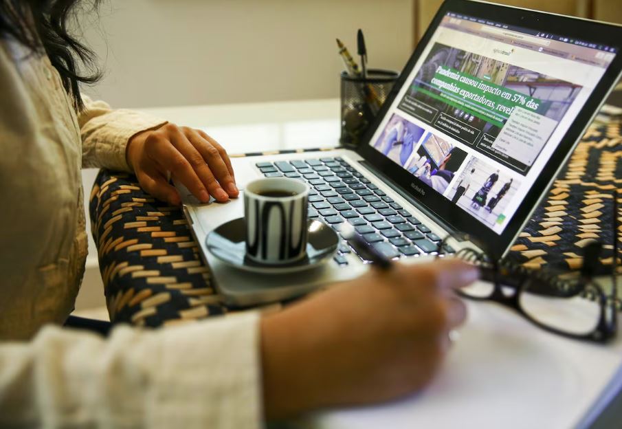 Demanda por internet cresceu com o trabalho remoto, mas falhas no Wi-Fi ainda são comuns nas casas brasileiras