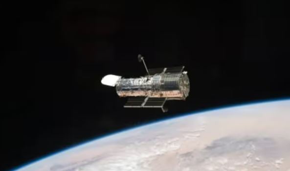 O Telescópio Espacial Hubble iniciou sua missão inovadora em 1990.