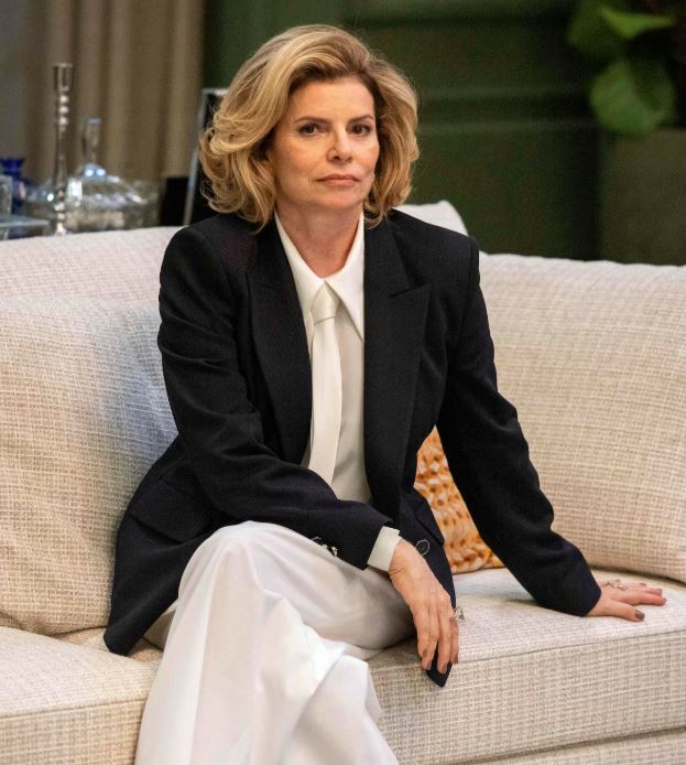 Debora Bloch mostra preparação para viver Odete Roitman.