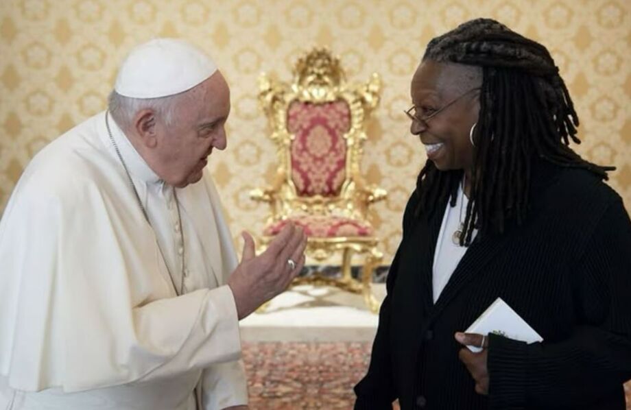 Papa Francisco e a atriz Whoopi Goldberg