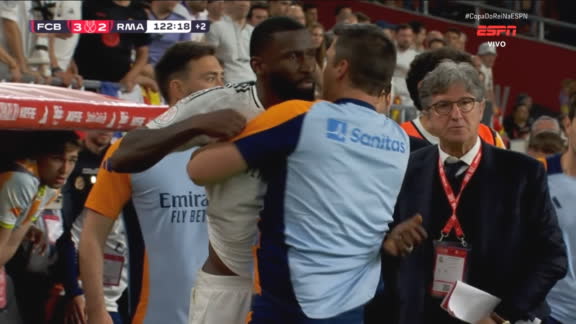 Antonio Rüdiger irritado durante a partida