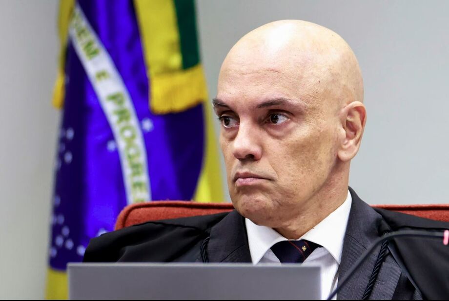 Ministro Alexandre de Moraes, do Supremo Tribunal Federal (STF) concede prisão domiciliar a condenados do 8 de Janeiro por razões de saúde.