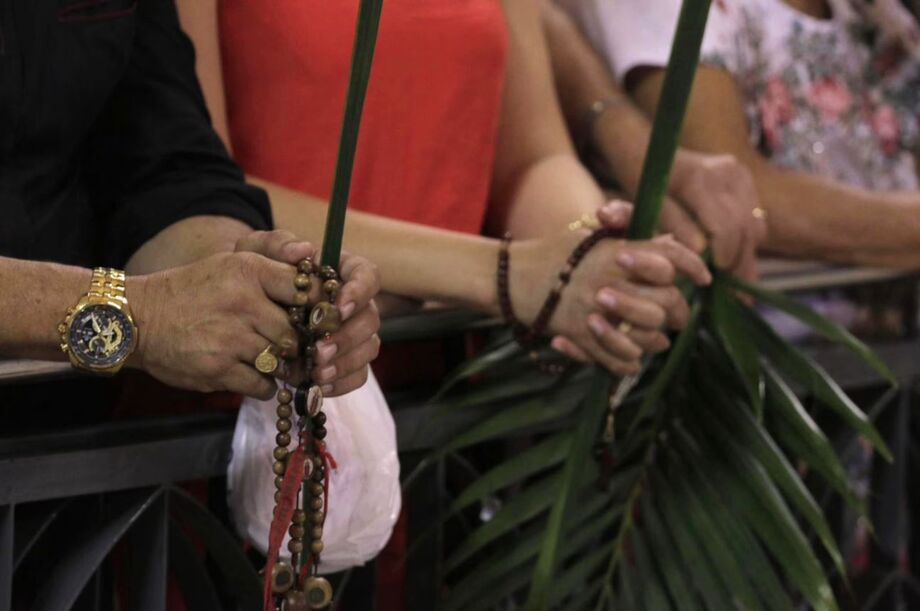 A missa do Domingo de Ramos, mais uma vez, trouxe muitos devotos ao Santuário Nacional de Aparecida.