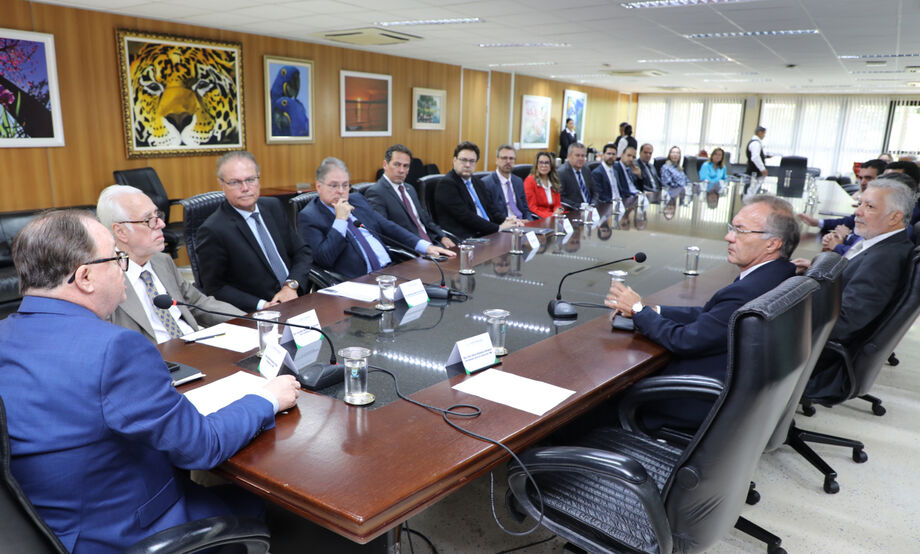 Reunião no Tribunal de Justiça de Mato Grosso do Sul marca a instalação da 4ª Turma Recursal dos Juizados Especiais, com presença do presidente Dorival Renato Pavan, desembargadores e magistrados.