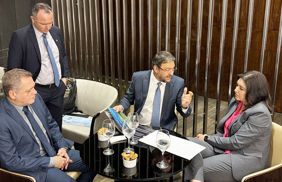 Sérgio Longen e Simone Tebet discutem proposta que estimula formalização de beneficiários do Bolsa Família durante reunião em Brasília