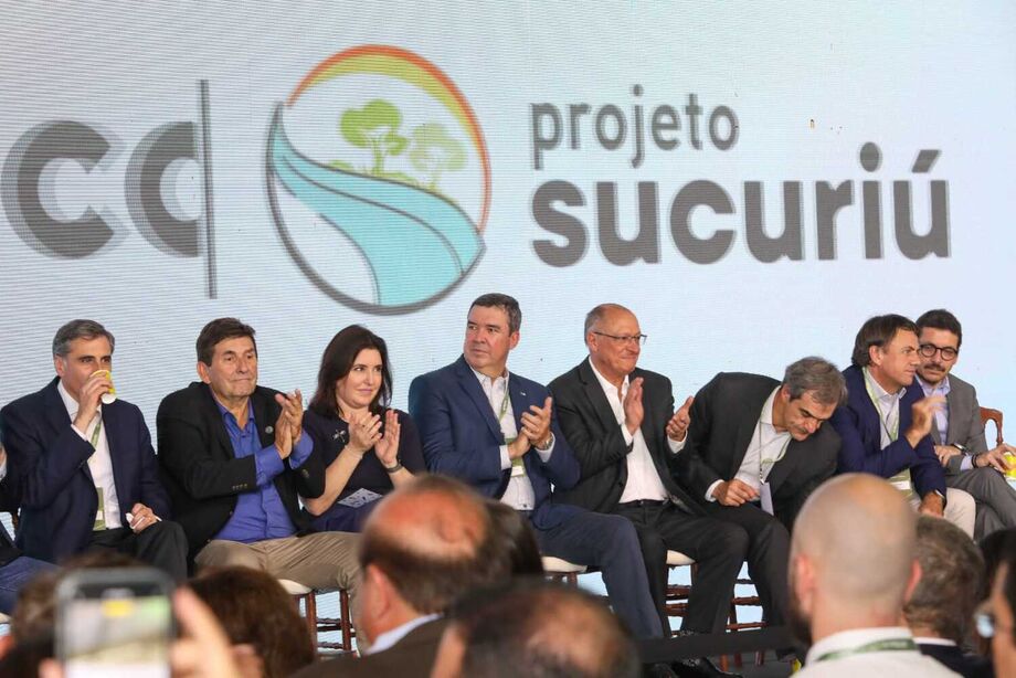 Durante a cerimônia de lançamento do projeto, autoridades como Simone Tebet, Eduardo Riedel e Geraldo Alckmin acompanharam os discursos de representantes da indústria e do governo.