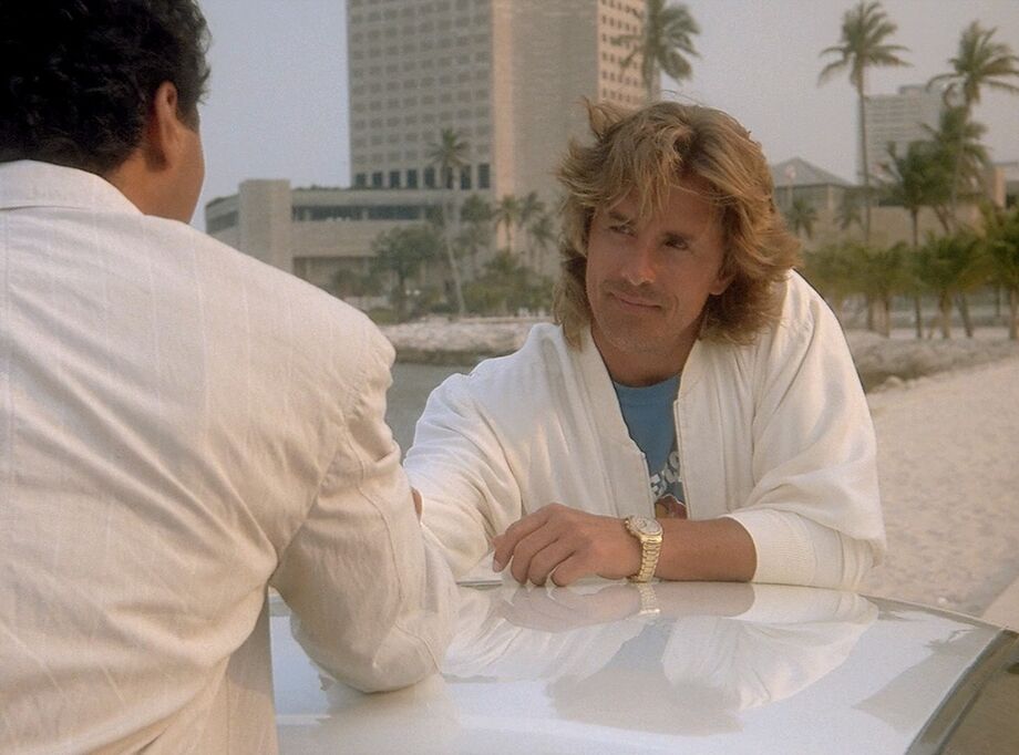 Don Johnson e Philip Michael Thomas em cena de Miami Vice.