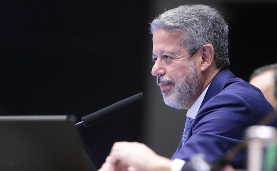 Lira também disse que existem discussões para trocar a tributação sobre a alta renda por uma taxação sobre os dividendos, considerando a progressividade do nível de renda