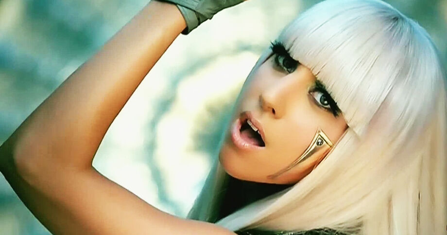 Lady Gaga em cena no clipe 'Poker Face'