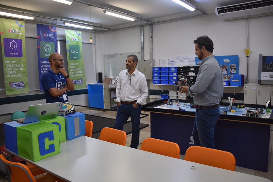 Sesi e UEMS discutem parceria para educação tecnológica