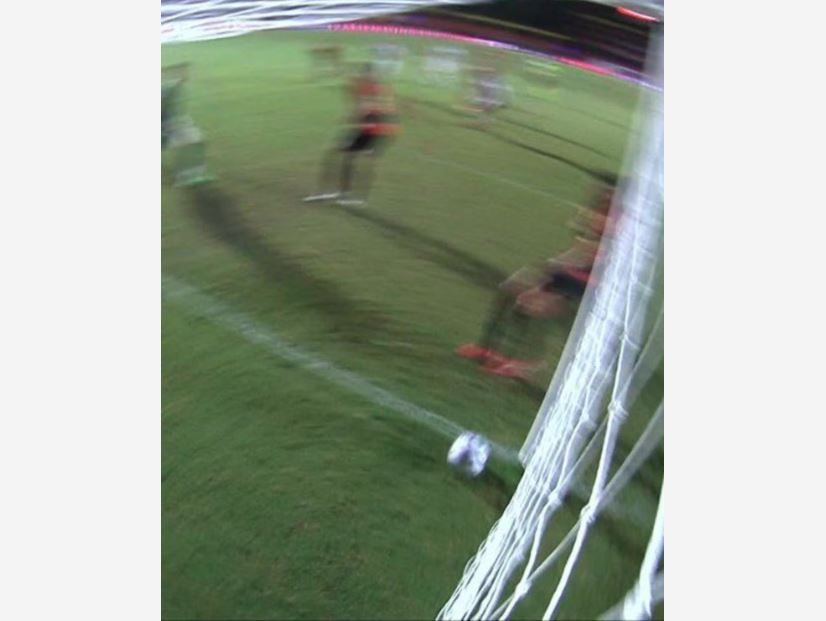 Gol do Fortaleza anulado erroneamente causa revolta; CBF libera áudio do VAR
