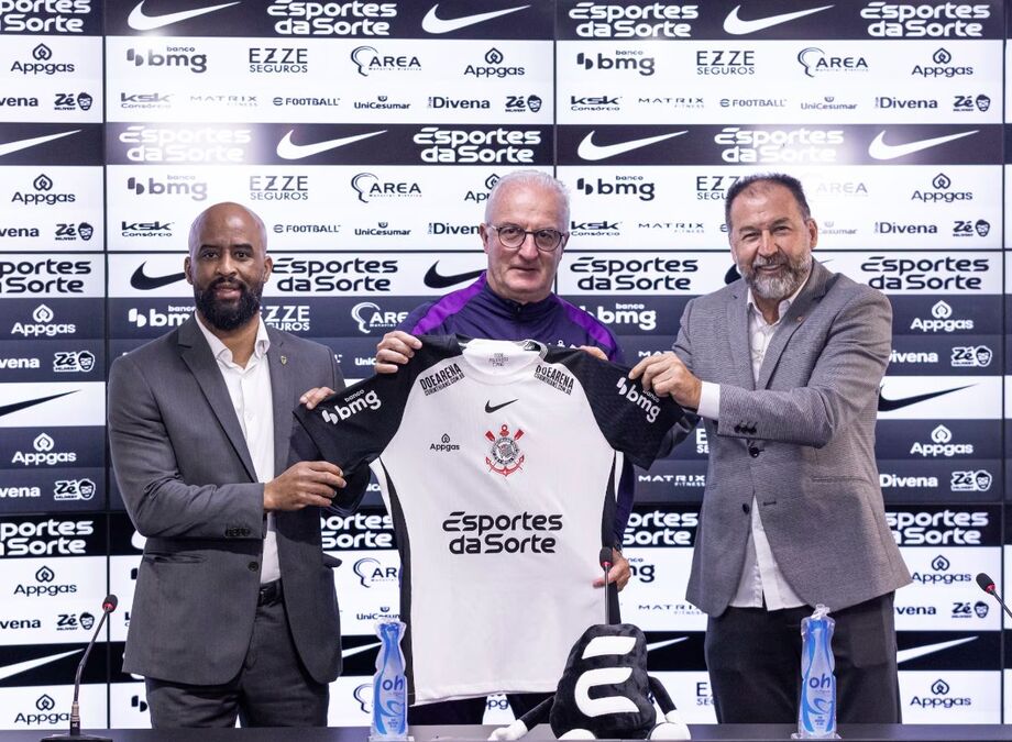 Dorival Júnior durante entrevista coletiva de apresentação no Corinthians, no CT Joaquim Grava.