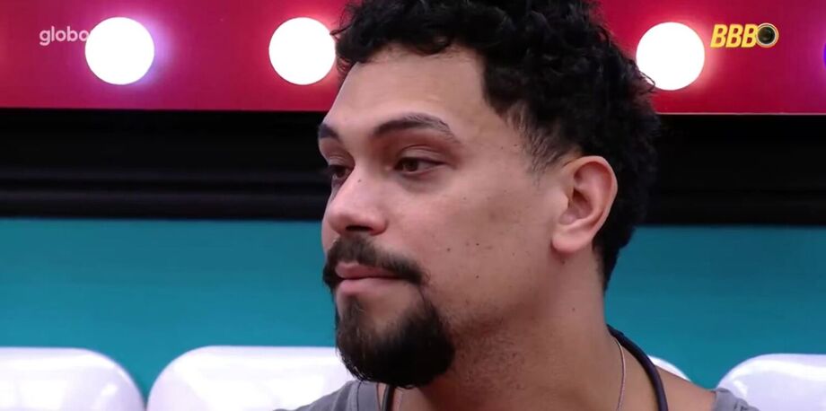 Vinícius durante conversa no BBB 25; brother revelou que é bissexual