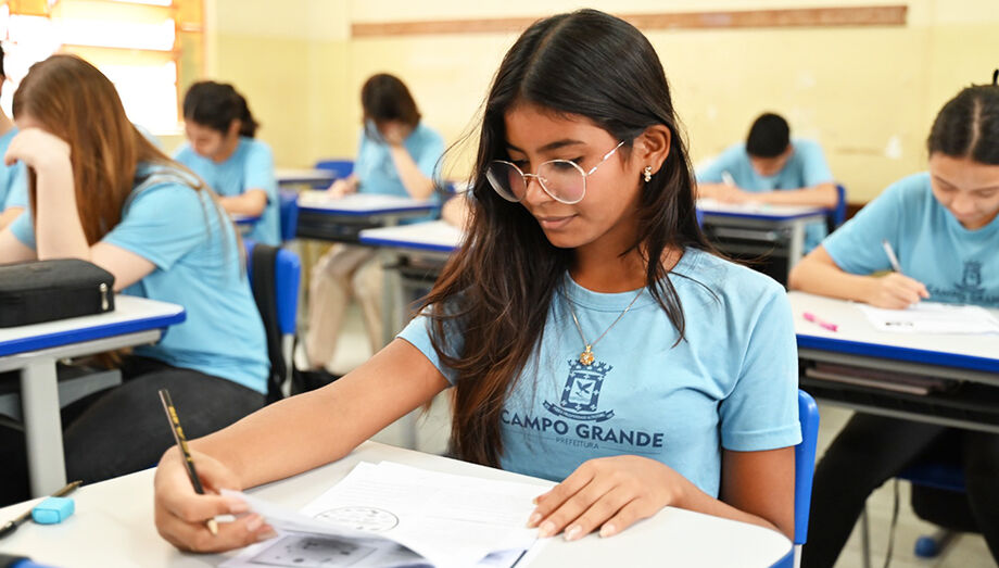 Pé-de-Meia paga hoje a 5ª parcela de R$ 200 para estudantes nascidos em março e abril
