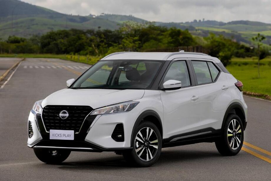 Nissan Kicks Play 2025, modelo que pode ser comprado por R$ 89.990 por pessoas com deficiência, com isenção de impostos e financiamento facilitado.