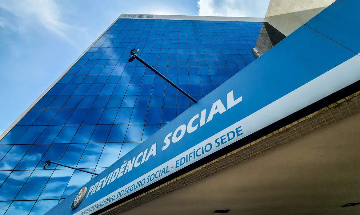 Fraude no INSS: quase 1,5 milhão de aposentados que não autorizaram descontos pedem reembolso