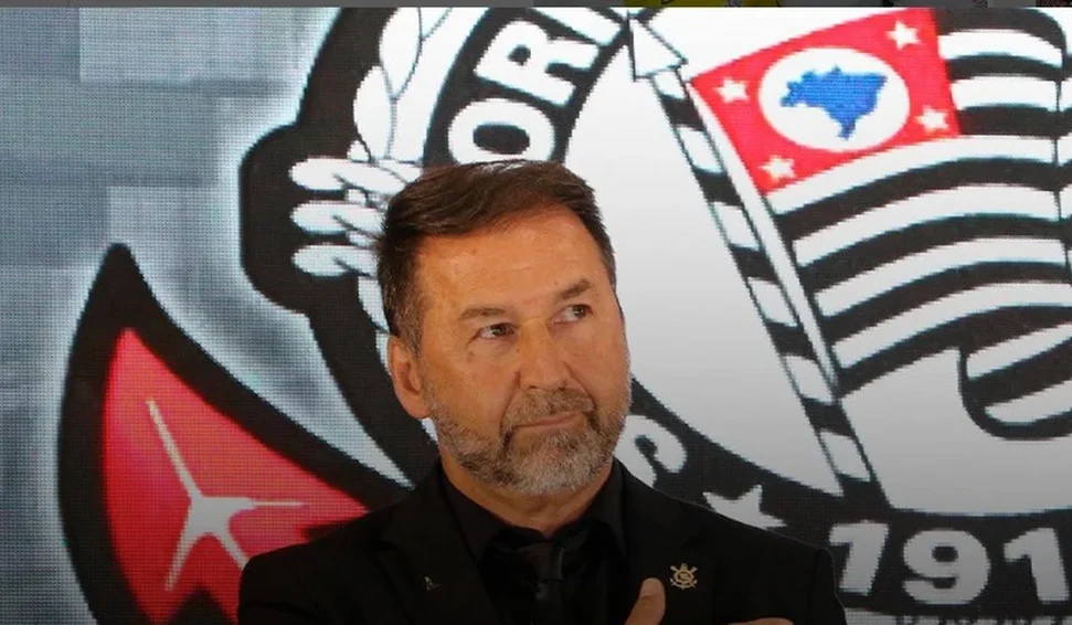 Vice do Conselho do Corinthians revoga decisões que afastaram Augusto Melo da presidência