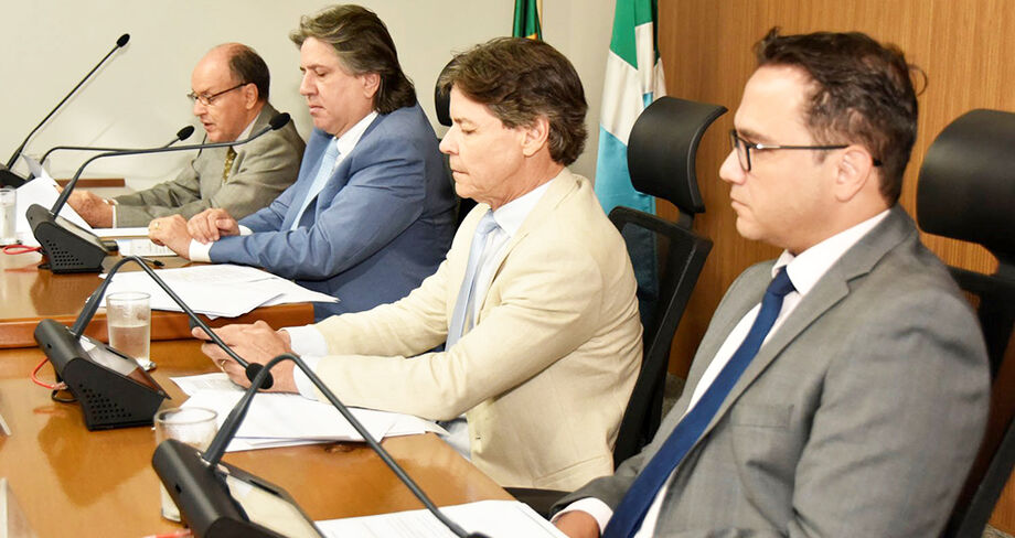 Deputados da Assembleia de MS discutem projetos sobre combate ao racismo, saúde e funcionalismo durante reunião da CCJR