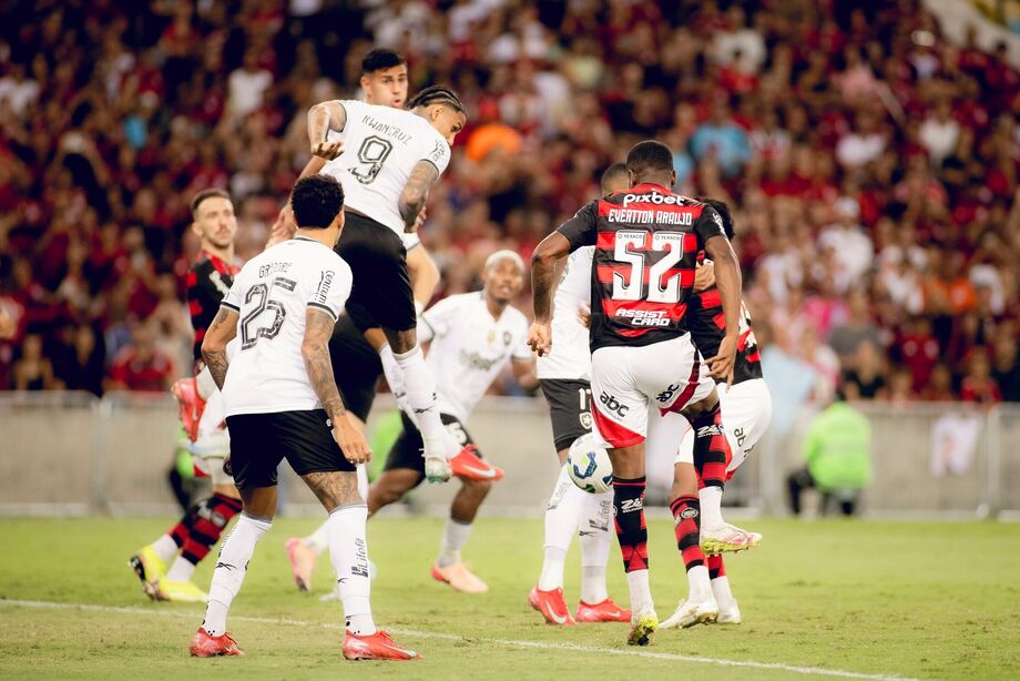 Flamengo e Botafogo fizeram jogo ruim no Maracanã.