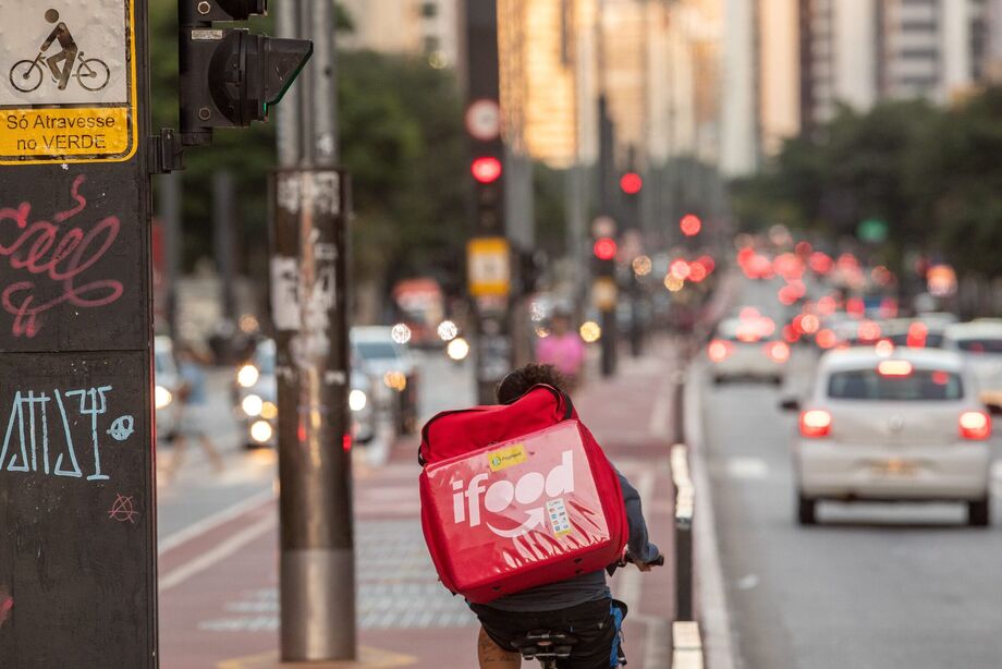 A parceria da Uber e do iFood vem um dia depois do anúncio da chinesa Meituan