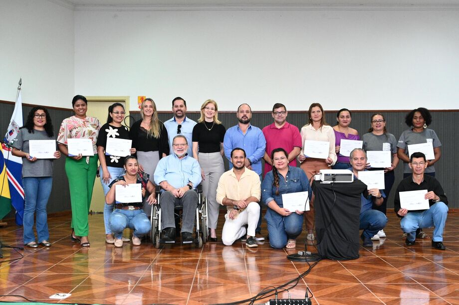 Senac levou cursos gratuitos para Jardim e formou mais de 180 pessoas em 45 dias com aulas dentro de uma carreta