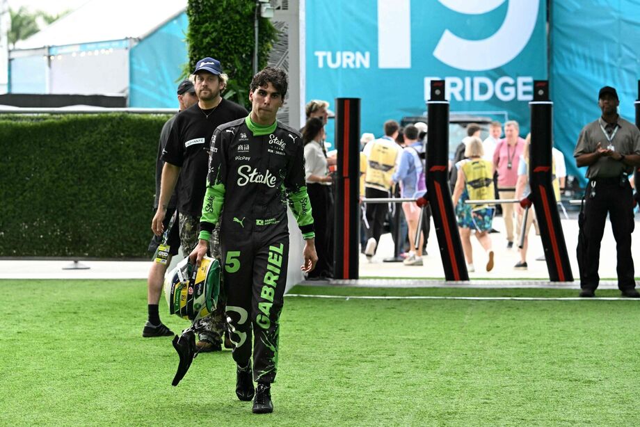 Bortoleto lamenta abandono no GP de Miami de F-1 e admite que não tinha condição de pontuar