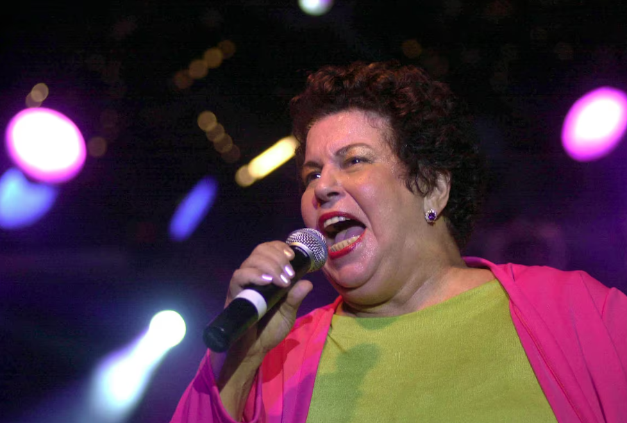 A cantora Nana Caymmi em foto de 2003.