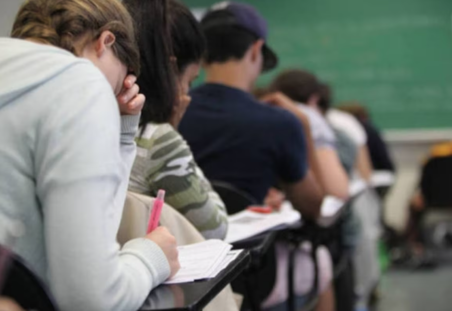 O Enem é o maior vestibular do País e agora voltará a ter validade, também, para emissão de certificado de conclusão do Ensino Médio.