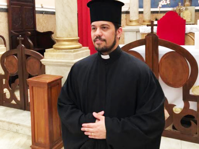 Vitor Pimentel Pereira, que desde 2021 é padre da Igreja Greco-Católica Melquita no Brasil: casado e pai de três filhos.