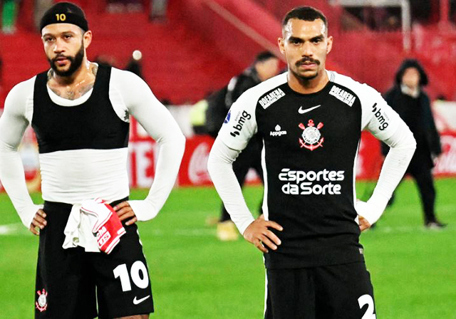 Corinthians perdeu para o Huracán e foi eliminado na Copa Sul-Americana.