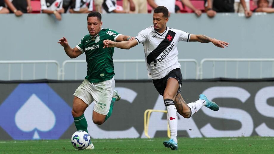 Vitor Roque marcou pela primeira vez com a camisa do Palmeiras.