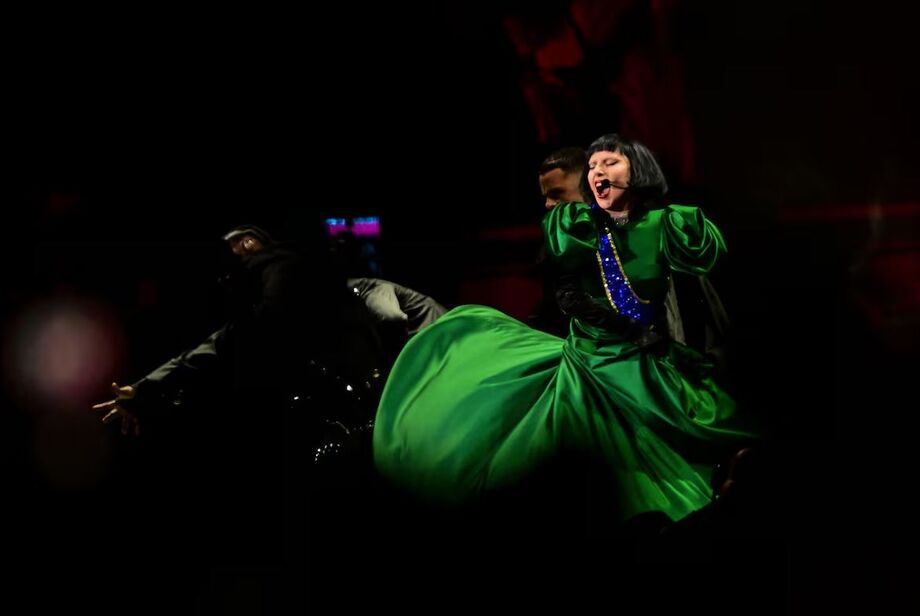 A estrela pop americana Lady Gaga se apresenta durante seu show na praia de Copacabana, no Rio de Janeiro, em 3 de maio de 2025.