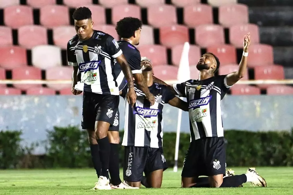 Operário vence o Uberlândia fora de casa e conquista primeira vitória na Série D 2025 com virada e golaço no fim.