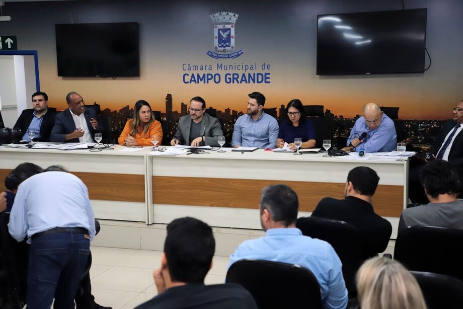 Vereadores durante a 5ª oitiva da CPI do Transporte Público, realizada na Câmara Municipal de Campo Grande, nesta quarta-feira (14).