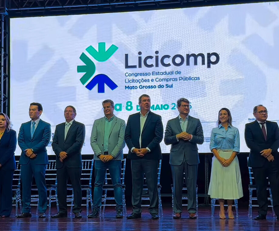 Autoridades durante a abertura oficial do Licicomp, congresso sobre licitações públicas realizado em Campo Grande (MS), nesta terça-feira (7).