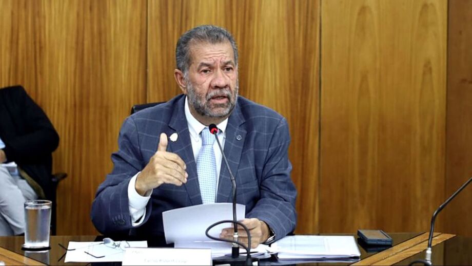 Neste momento, governo diz que Lupi seguirá no cargo; mais de 85% dos brasileiros querem demissão dele, segundo pesquisa AtlasIntel.