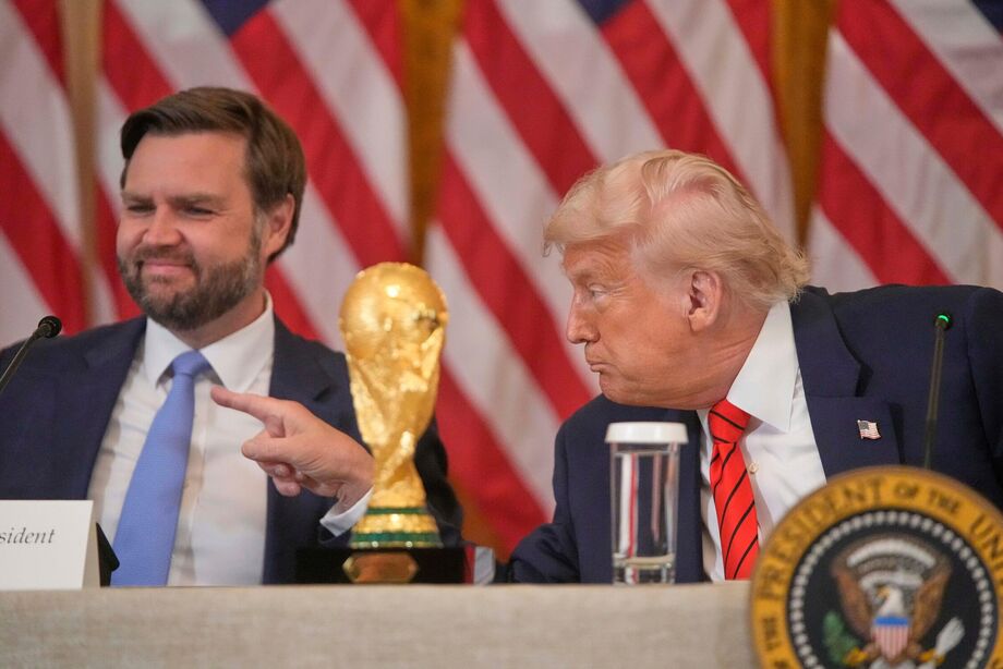 Donald Trump sugere a presença da seleção da Rússia na Copa do Mundo de 2026.